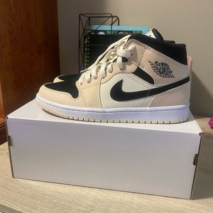 Woman’s 9.5 Air Jordan 1 mid “barely orange”